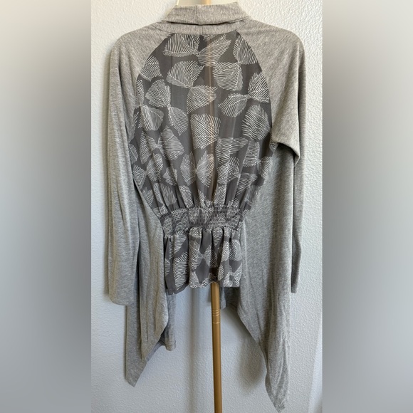 Petticoat Alley Gray Open-Front Women's Cardigan with sheer back design size M - Picture 2 of 4